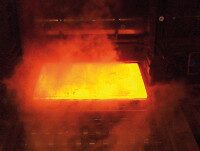 Rys. 7 W walcowni panują ekstremalne warunki pomiarowe spowodowane obecnością pary wodnej i zgorzeliny.