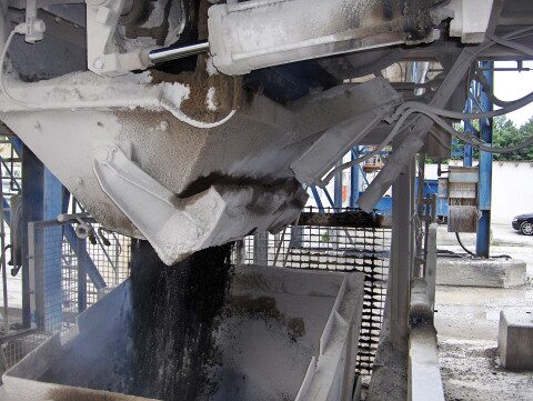 Nahaufnahme der Asphaltverladung